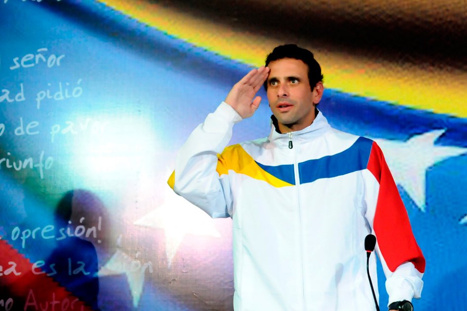 Capriles se excusa con familia de Chávez y reta a debate a Maduro
