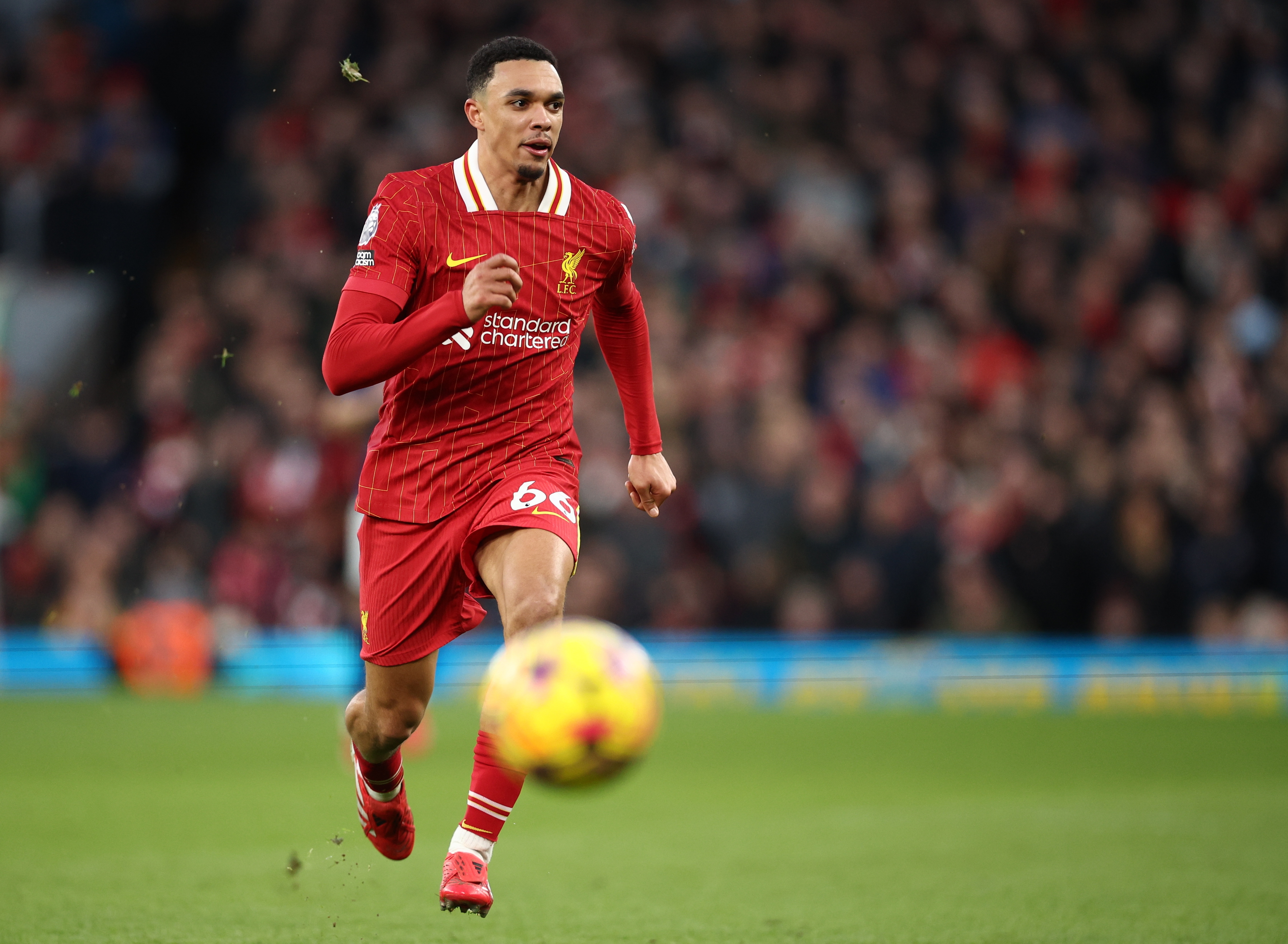 Liverpool (United Kingdom), 25/01/2025.- Trent Alexander-Arnold of Liverpool in action during the English Premier League match between Liverpool FC and Ipswich Town, in Liverpool, Britain, 25 January 2025. (Reino Unido) EFE/EPA/ADAM VAUGHAN EDITORIAL USE ONLY. No use with unauthorized audio, video, data, fixture lists, club/league logos, 'live' services or NFTs. Online in-match use limited to 120 images, no video emulation. No use in betting, games or single club/league/player publications.