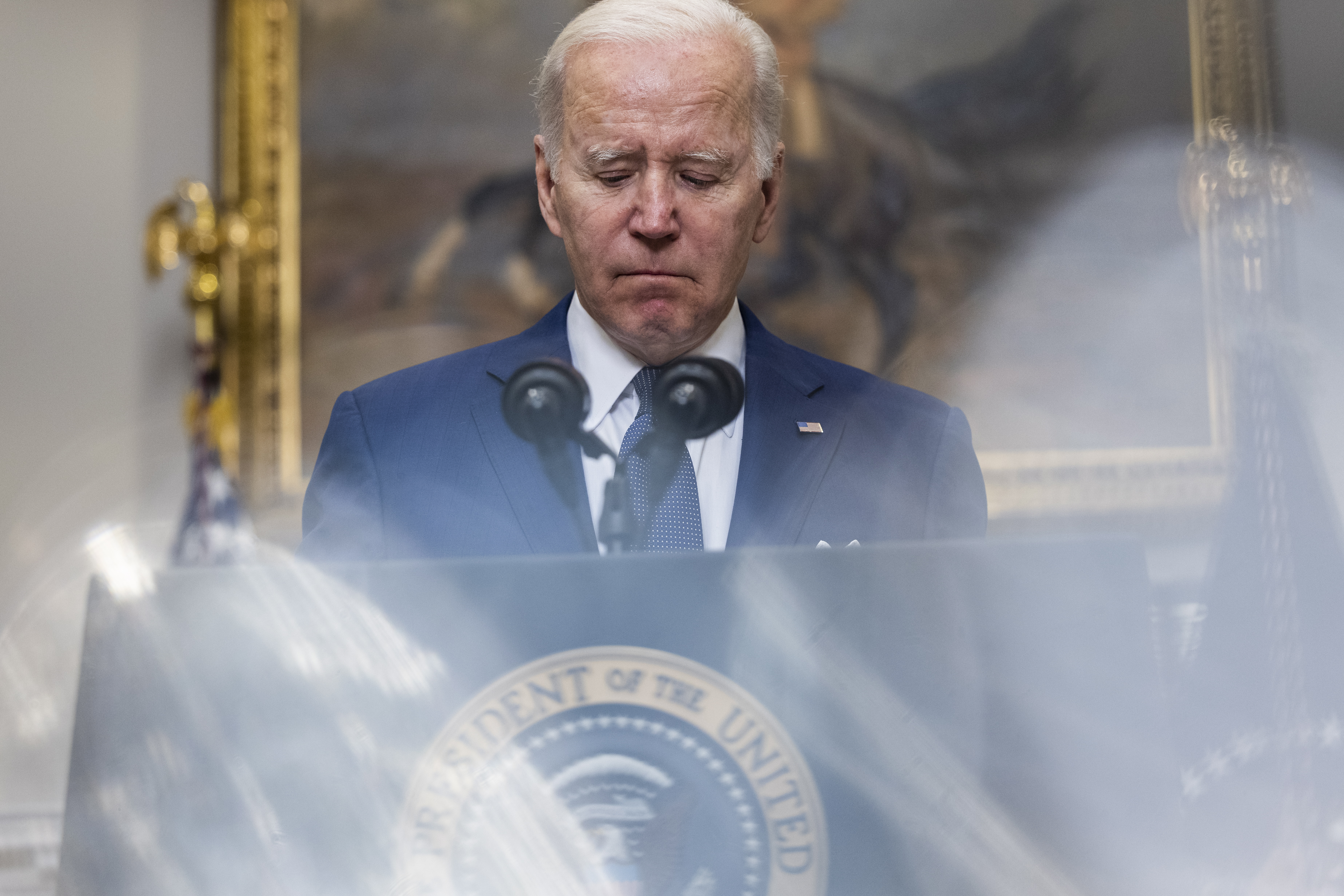Washington (United States), 25/05/2022.- US President Joe Biden speaks to the nation about the mass shooting in Uvalde, Texas, in the Roosevelt Room in Washington, DC, USA, 24 May 2022. (Estados Unidos) EFE/EPA/JIM LO SCALZO / POOL
