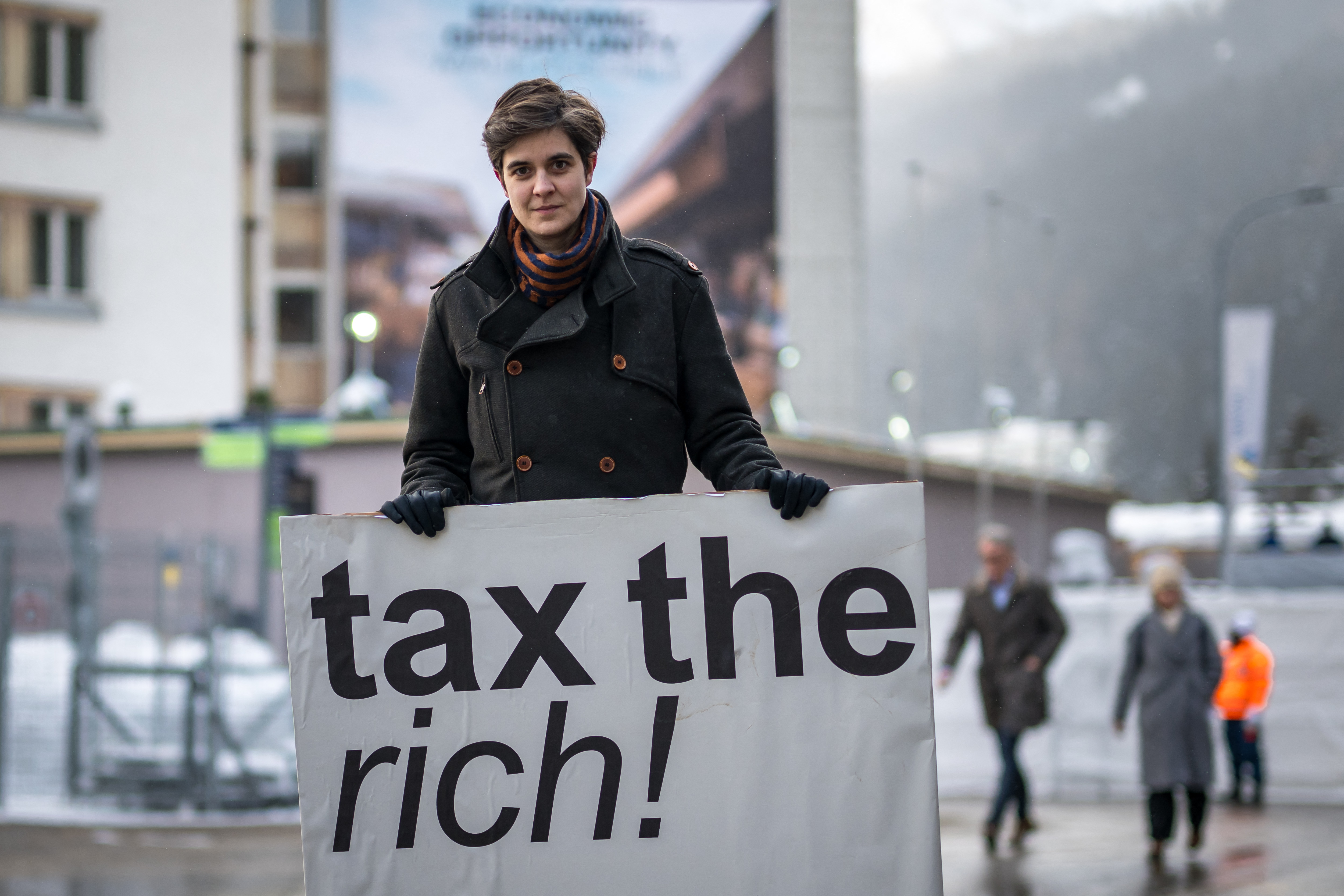 La historia de la millonaria austriaca que quiere redistribuir su herencia, ¿por qué?