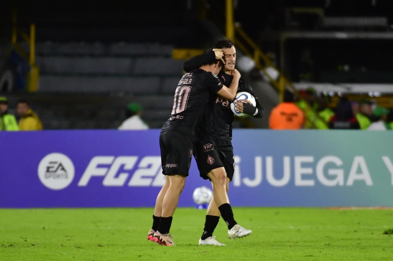 Santa Fe le ganó 2-1 a Platense y sigue con chances de clasificar en la Copa Libertadores.