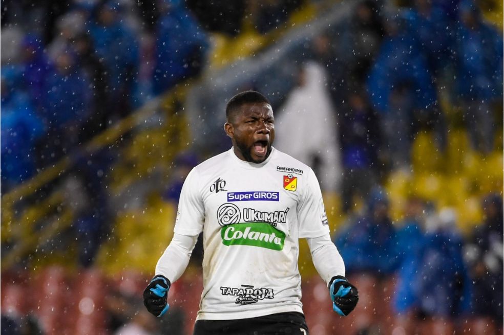 Alarmante caída en Bogotá de Millonarios, que todavía no asegura su clasificación a las finales. Pereira, con la victoria, se metió en los ocho.