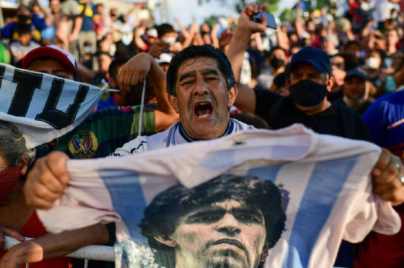 Con Diego Maradona murió un trozo de la identidad argentina