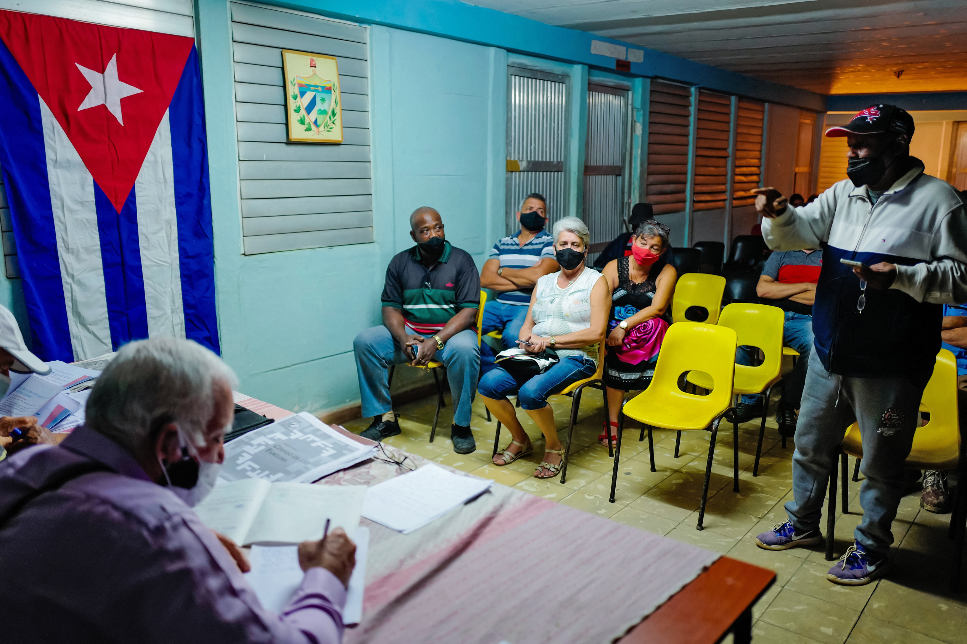 Cubanos discuten matrimonio gay y maternidad subrogada con debates en los barrios