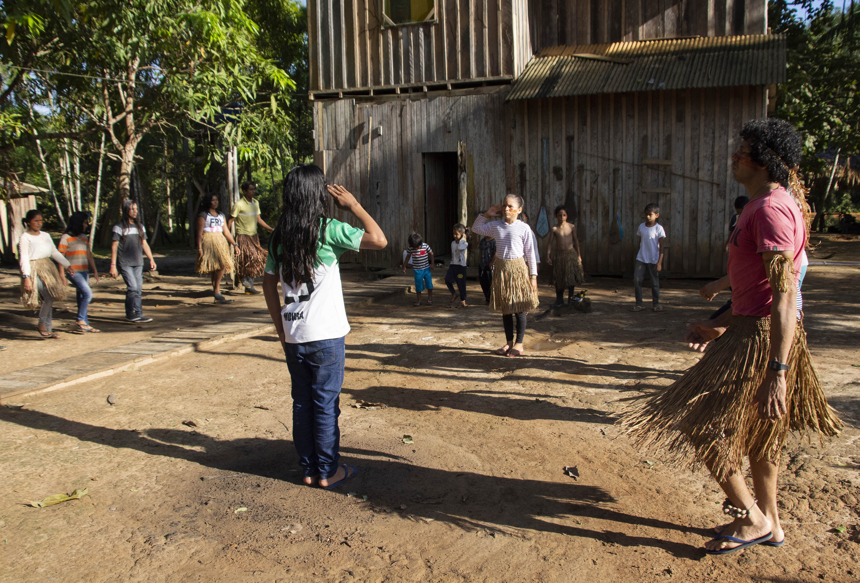 Indígenas Mura, en Brasil  y su lucha por proteger la Amazonia su territorio.