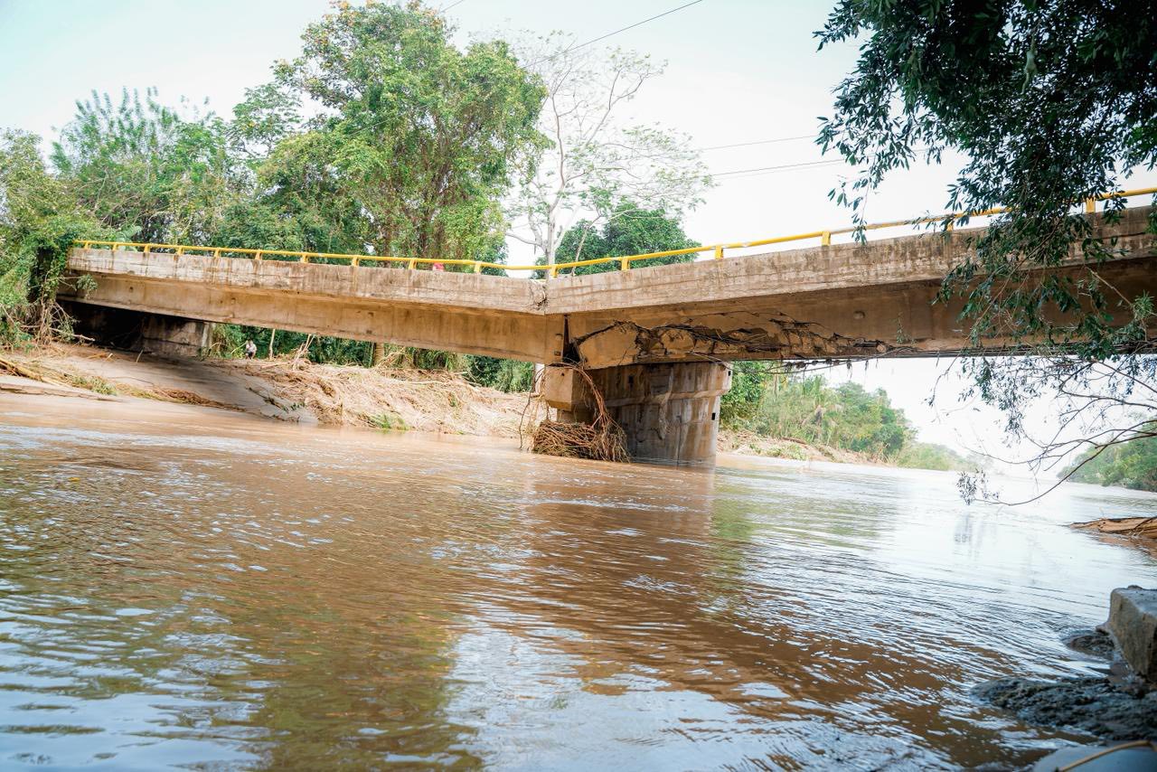 Caída del puente Mendihuaca dejó incomunicados a La Guajira y Magdalena