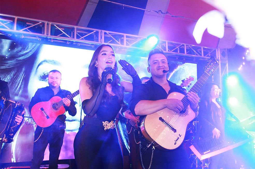 Recién casada Paola Jara le canta a ese amor que duele.