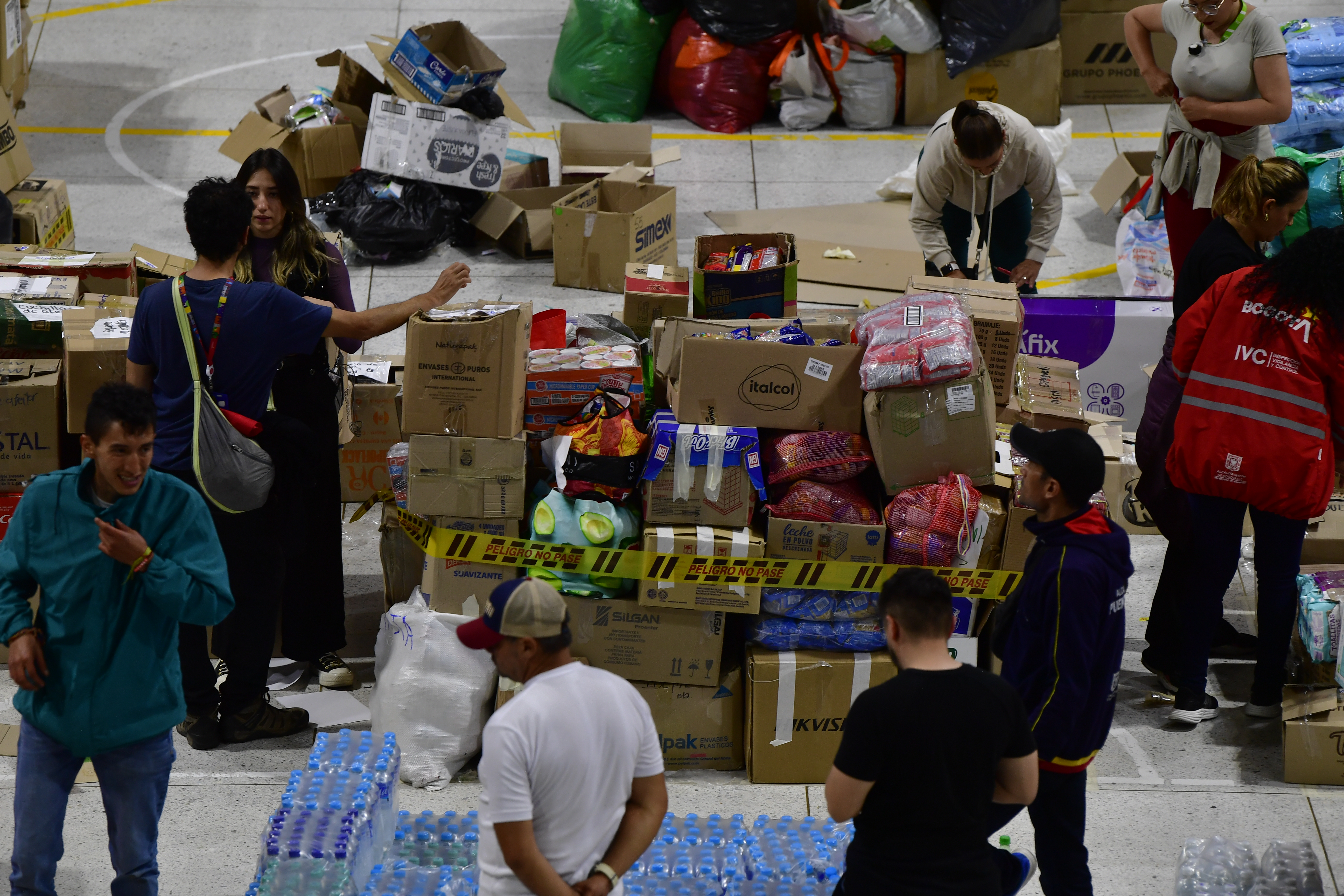 Centro de acopio en Bogotá para recolección de ayudas humanitarias o alimentos de primera necesidad para los afectados del terremoto en Colombia (Manizales, Cali, Pereira y Chocó)