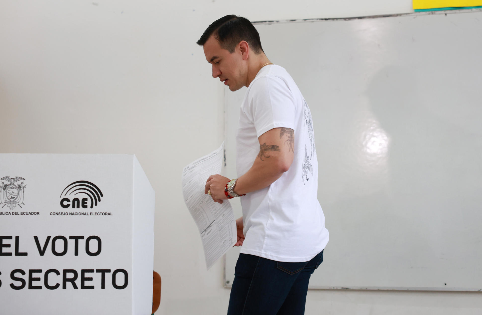 Revés para Noboa en Ecuador: el No gana en referendo constituyente y sobre bases extranjeras