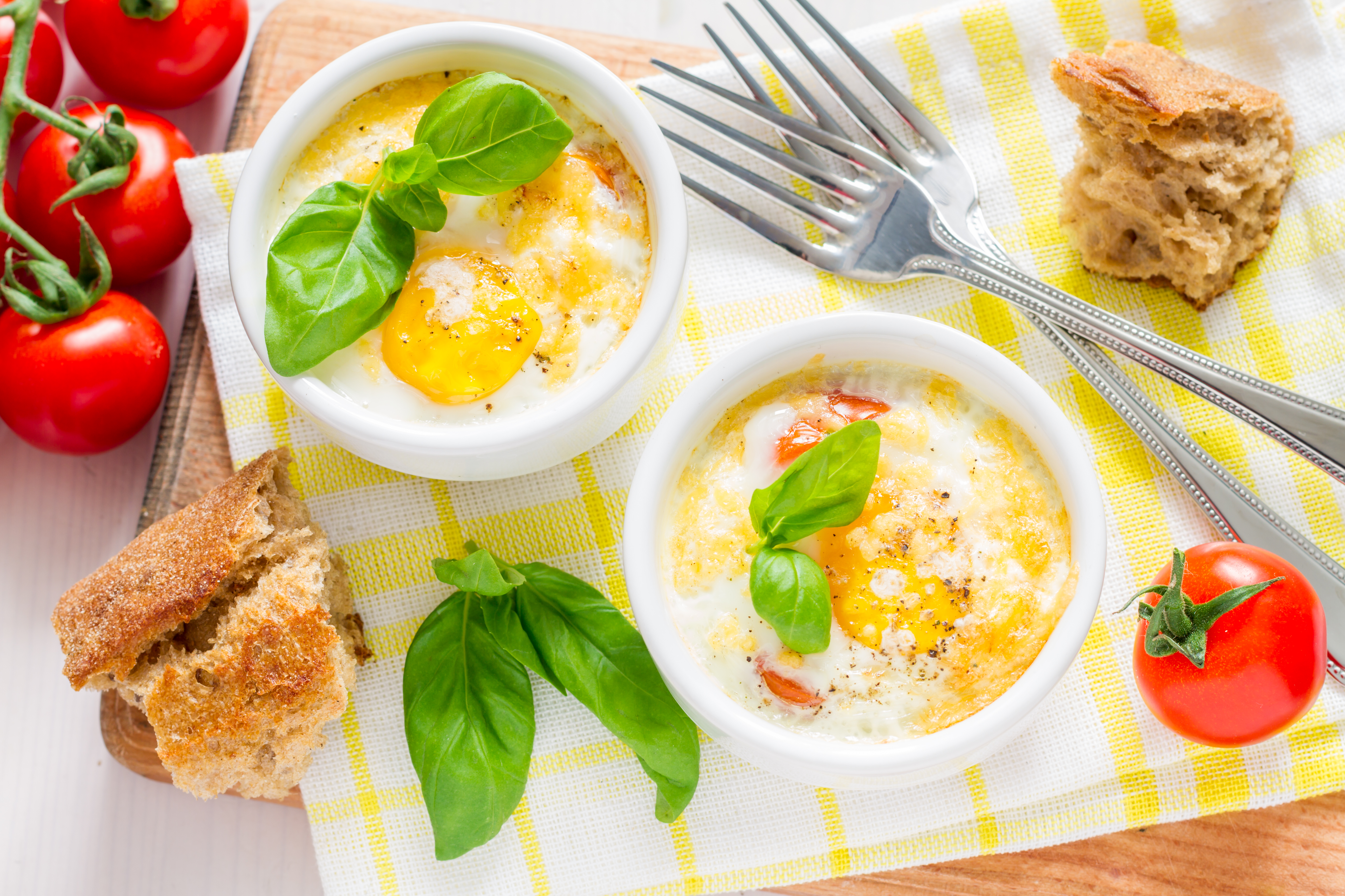 Así se preparan unos deliciosos huevos cocotte