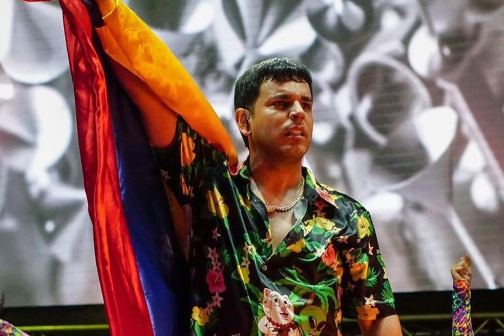 Tito El Bambino rindió homenaje a Dayro Moreno en el concierto de Silvestre Dangond