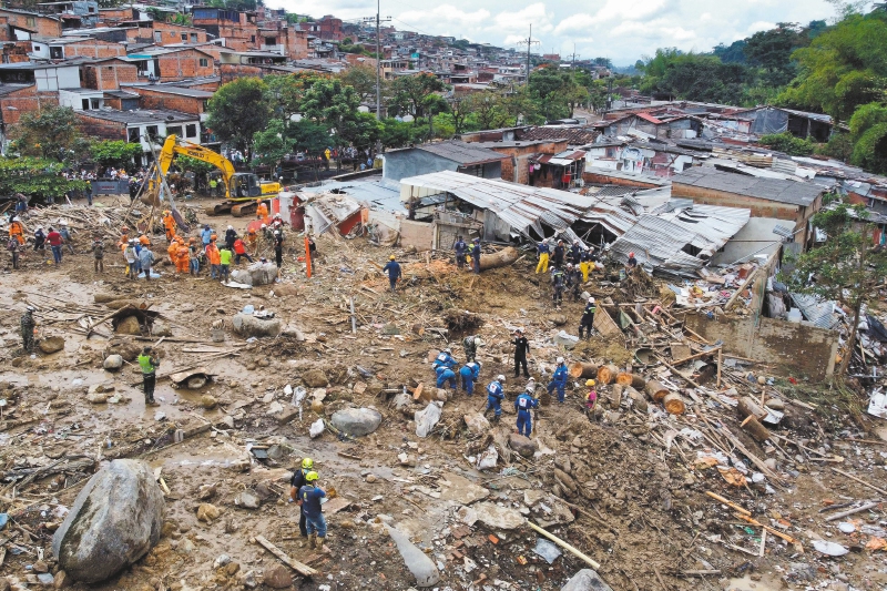 El desbordamiento del río Otún precipitó el derrumbe de ayer en Dosquebradas (Risaralda). En 1976 una tragedia similar mató allí a 71 personas. / AFP