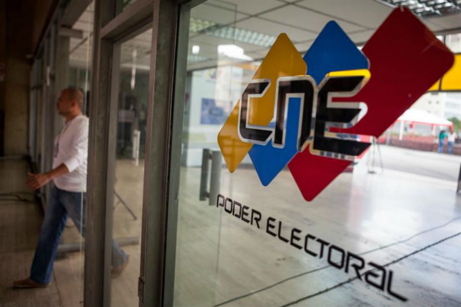 Oposición necesita 4 millones de firmas para convocar referendo revocatorio contra Maduro