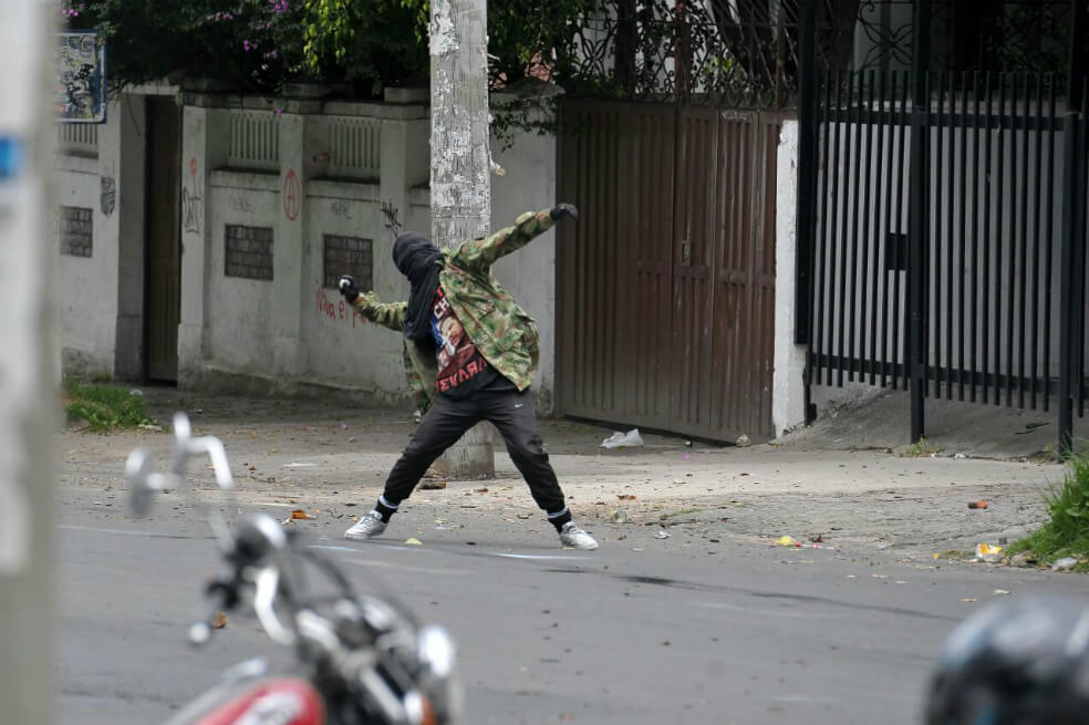 Un policía resultó herido tras disturbios en Neiva