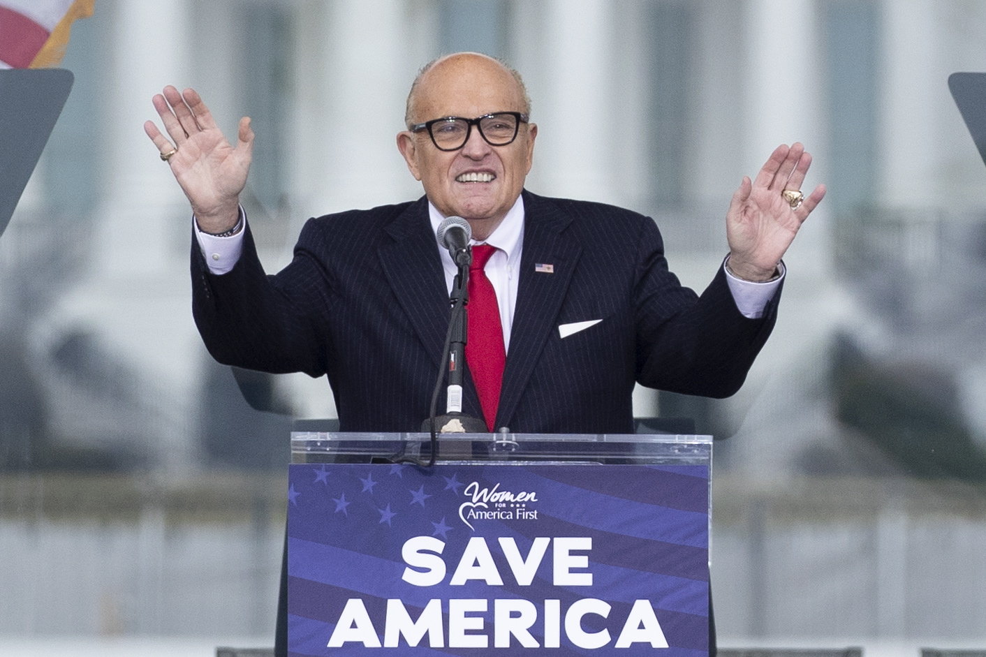 Rudy Giuliani durante un discurso en el que pidió un juicio por combate.
