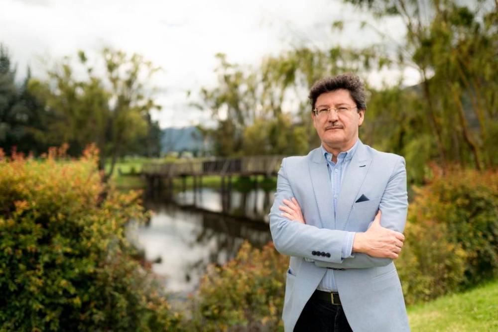 “Como una nube tus rebeliones”, la nueva novela de Hernán Estupiñán