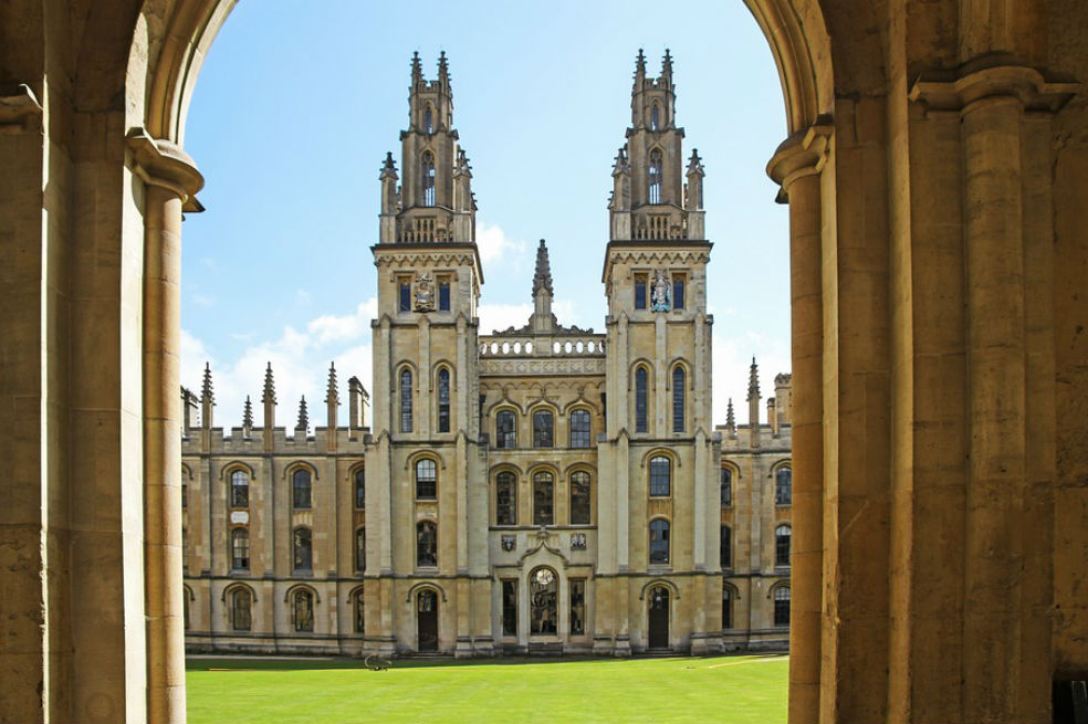 Oxford, Cambridge y otras 62 universidades británicas entran en huelga