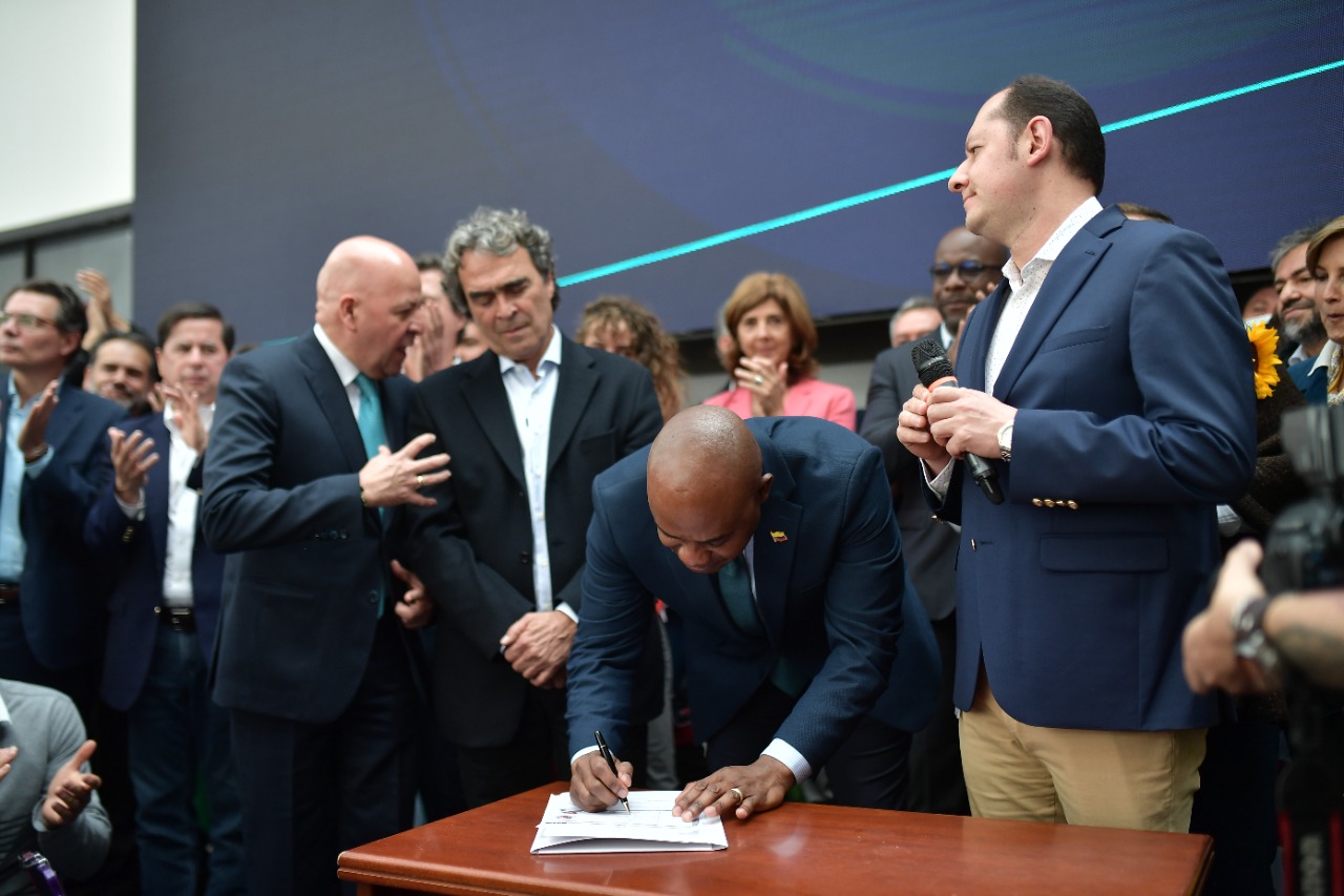 Sergio Fajardo y Luis Gilberto Murillo se inscribieron como fórmula presidencial.