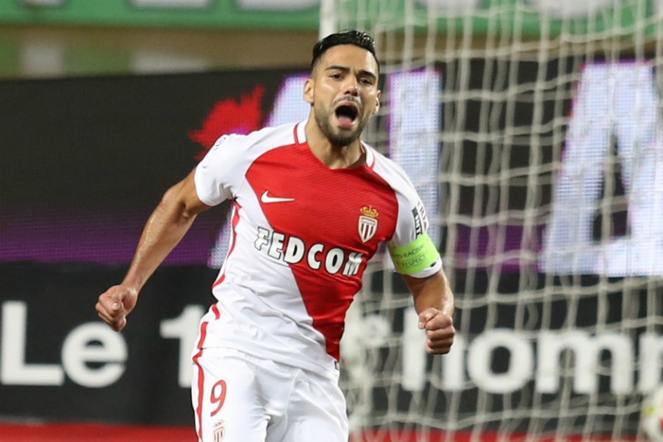 El colombiano Radamel Falcao García celebra uno de los goles con los que Mónaco está derrotando al Nancy. / AFP