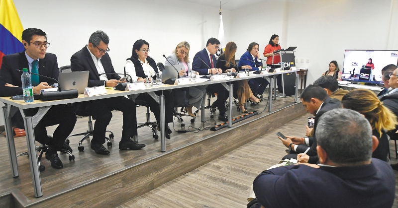 Sacudón al tarjetón electoral de octubre eliminando candidatos arrinconó al CNE
