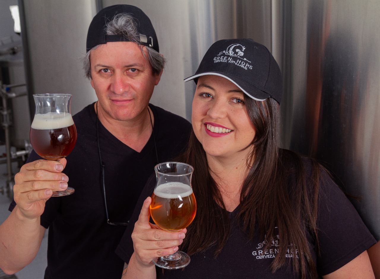 Pedro Miguel Escobar y Mery Anne Escobar, creadores de la fábrica de cerveza.