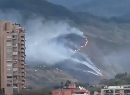 Un nuevo incendio en los cerros de Cali amenaza ahora al Jardín Botánico