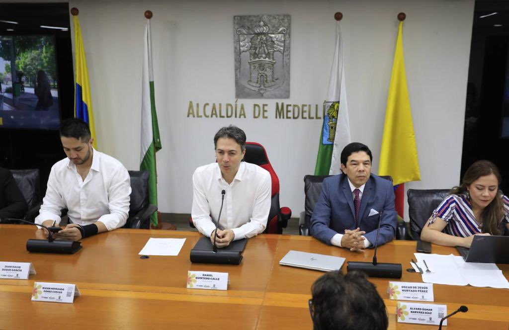 Daniel Quintero confirma salida del secretario de Hacienda de Medellín