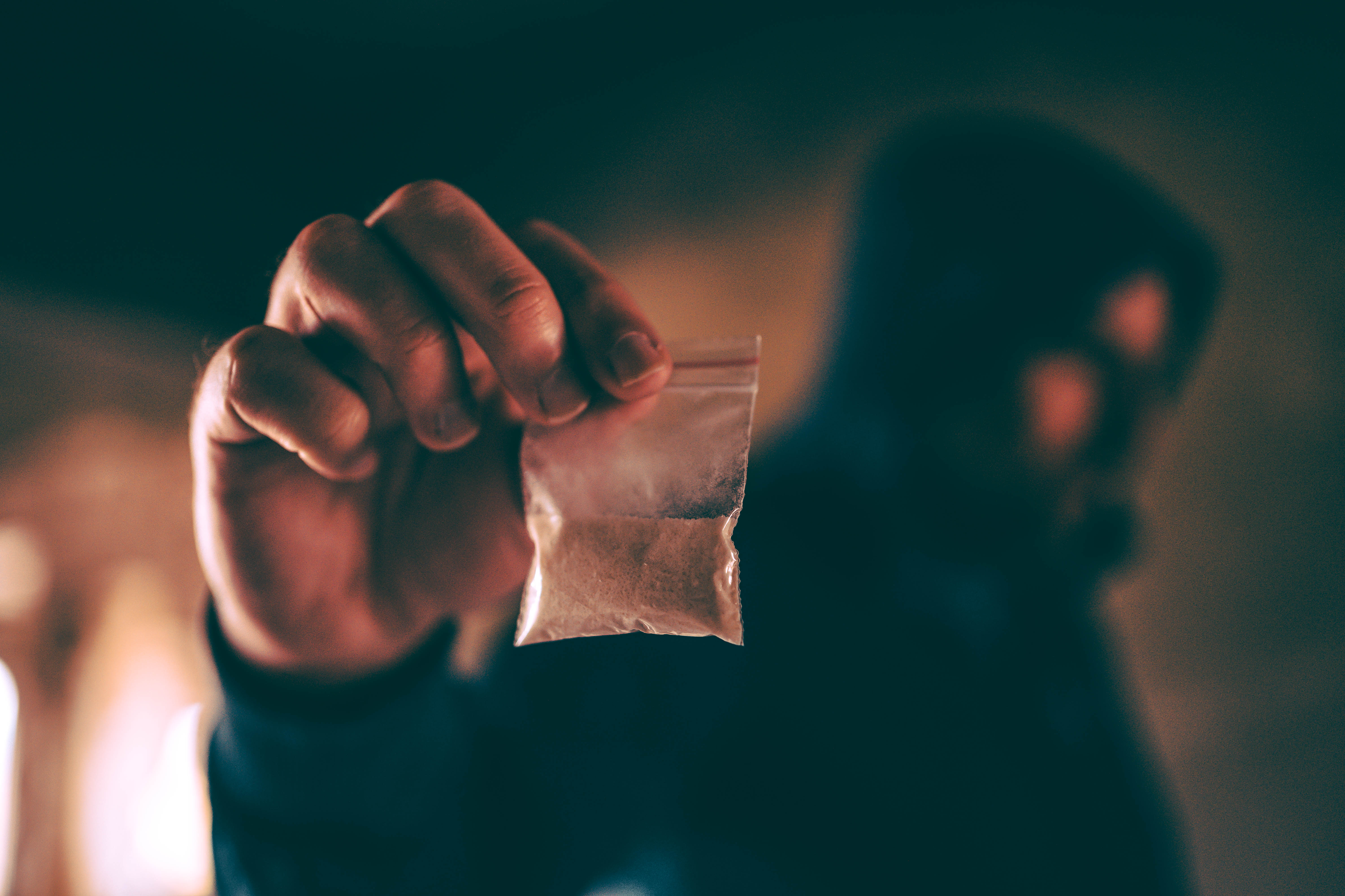 Por la flexibilidad en las fórmulas para su producción, los nitacenos pueden encontrarse en polvo blanco, amarillo y azul, así como en pastillas de diferentes colores.