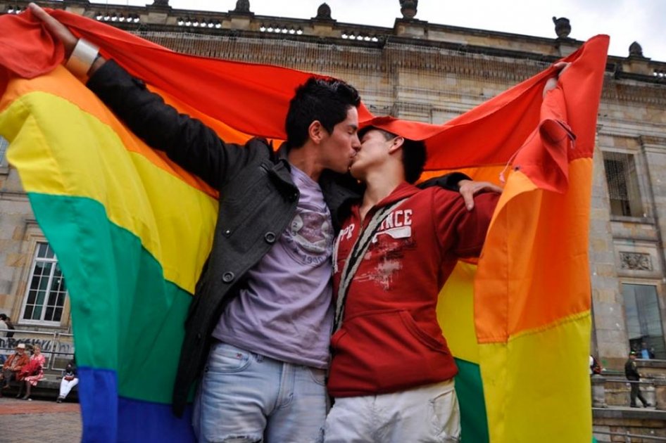 Corte Constitucional reitera que parejas del mismo sexo constituyen una familia