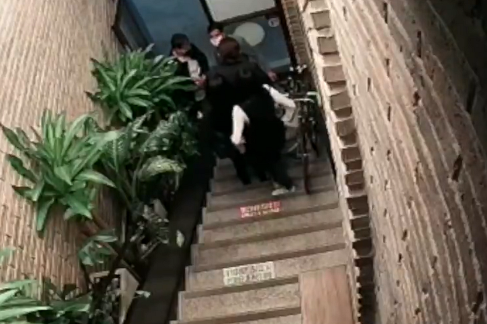 En video quedó registrado el intento de robo de una bicicleta en Bogotá