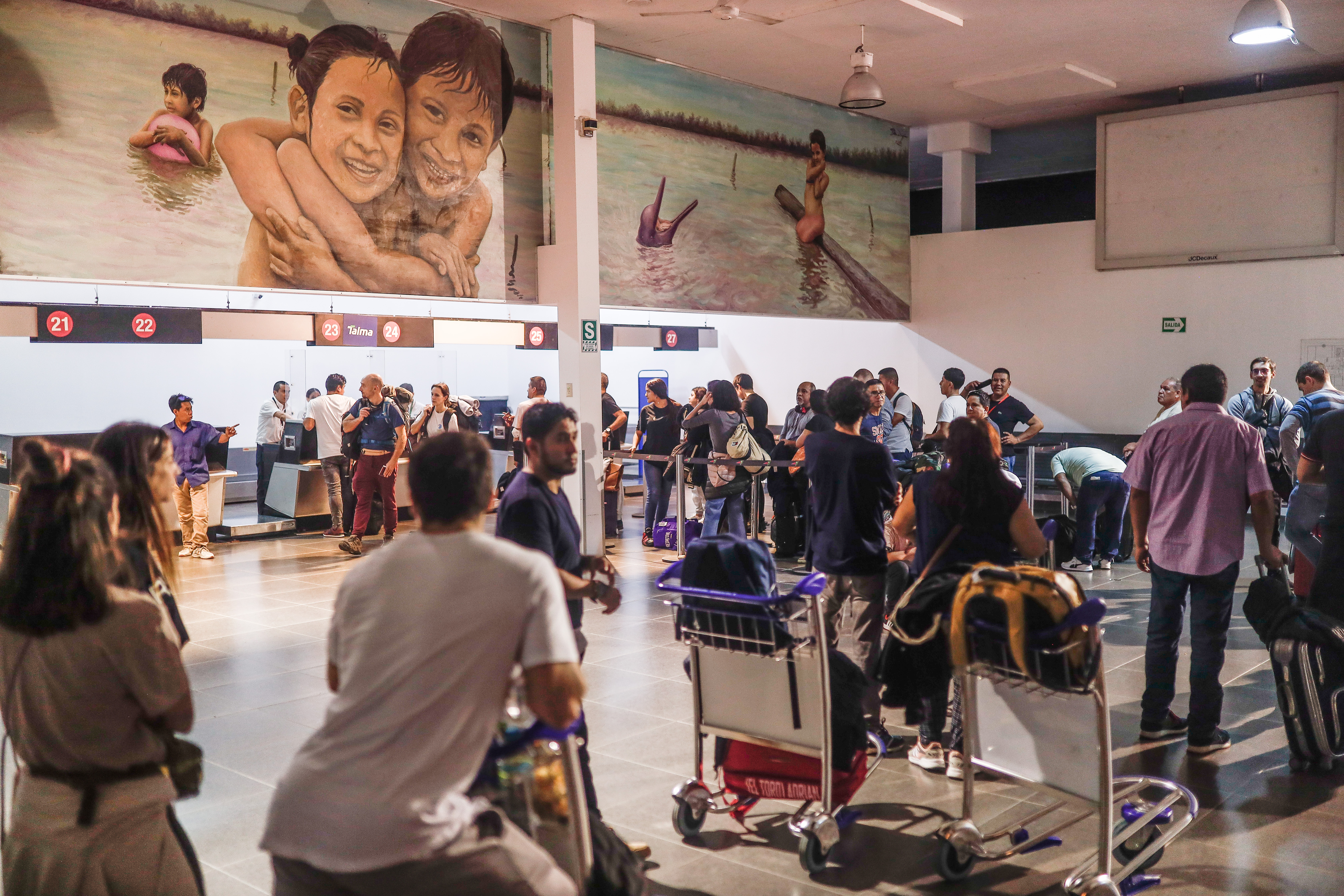 Aeropuerto de Lima reanuda sus operaciones tras accidente aéreo