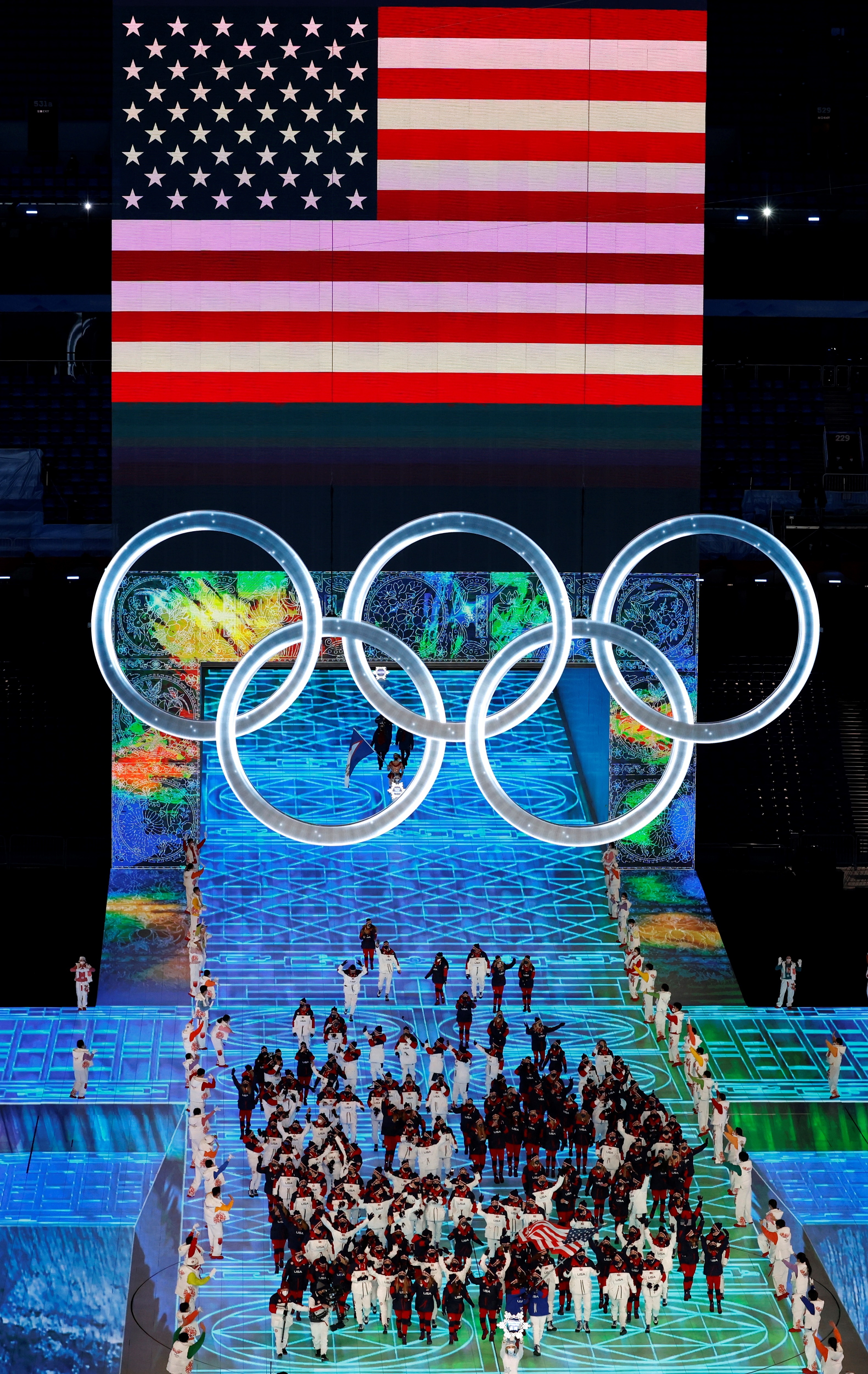 Beijing (China), 04/02/2022.- Athletes of the USA arrive for the Opening Ceremony of the Beijing 2022 Olympic Games at the National Stadium, also known as Bird's Nest, in Beijing China, 04 February 2022. (Abierto, Estados Unidos) EFE/EPA/ROMAN PILIPEY