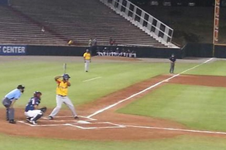 La novena colombiana venció 3-2 a Panamá en el estadio Rod Carew. Foto: Leones