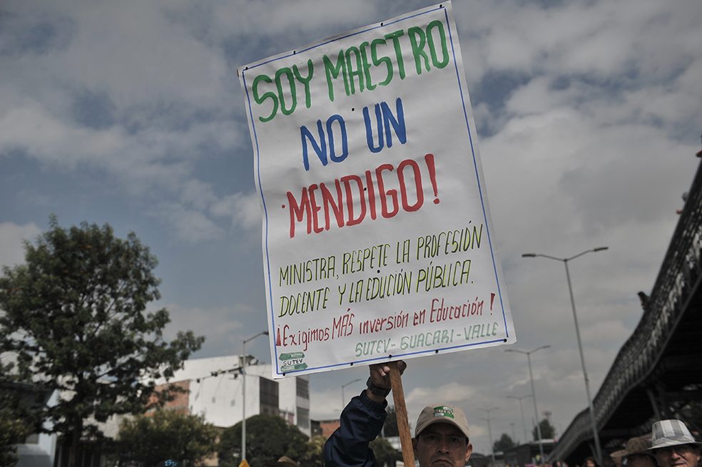 Maestros se declaran en vigilia permanente en la Iglesia de San Francisco en Bogotá