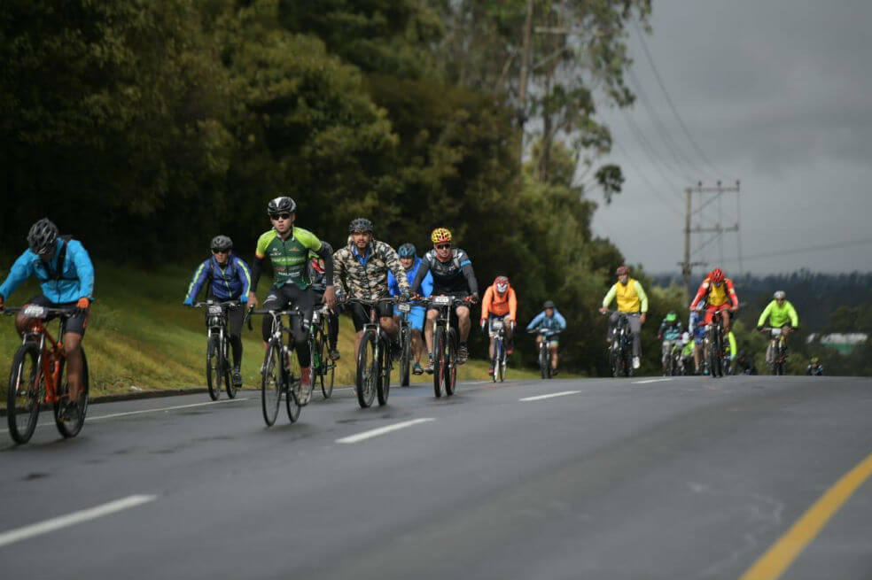 Más de 5.000 ciudadanos participaron en el ciclopaseo que abrió el Festival de Verano