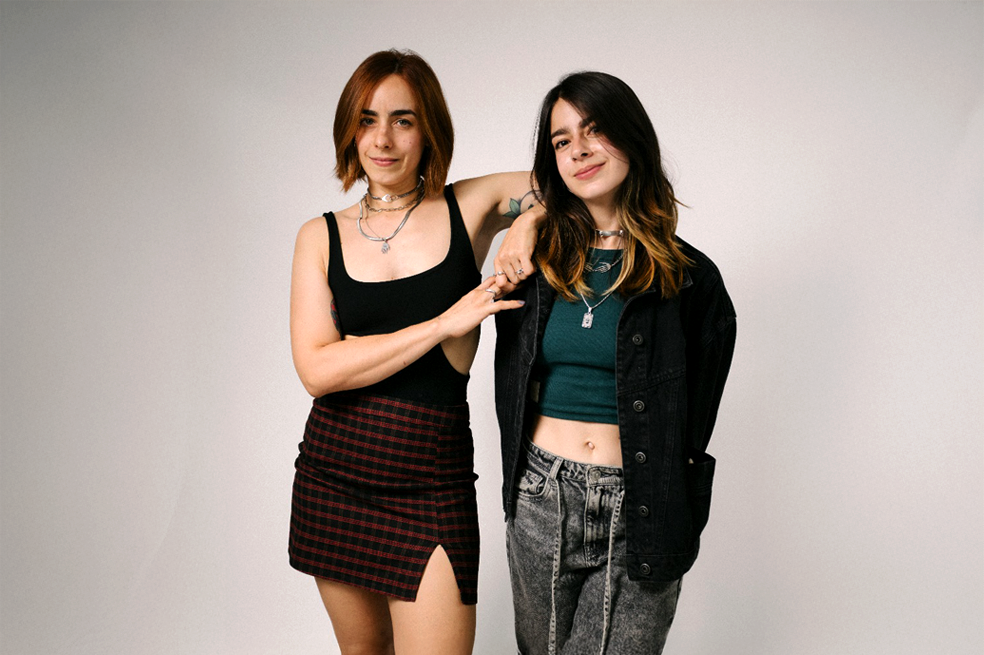 Las hermanas que crearon una marca de accesorios que promueven la autenticidad