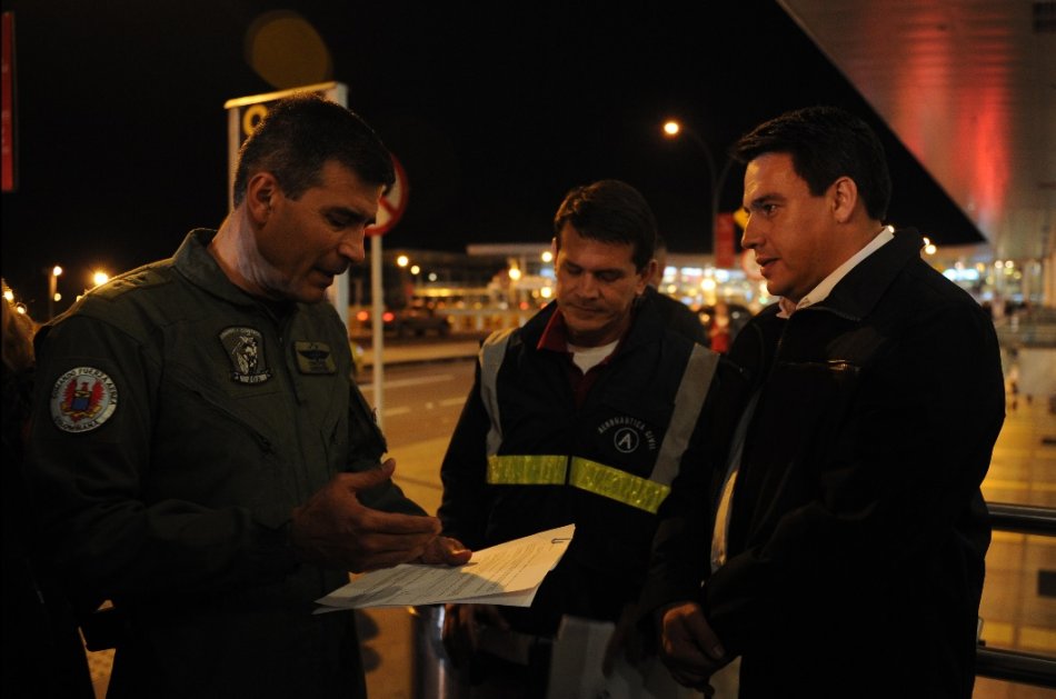 Coronel Édgar Francisco Sánchez, director de Servicios de la Aerocivil; Alfredo Bocanegra, director de la Aerocivil, y el Ministro de Transporte, Jorge E. Rojas. /Mauricio Alvarado