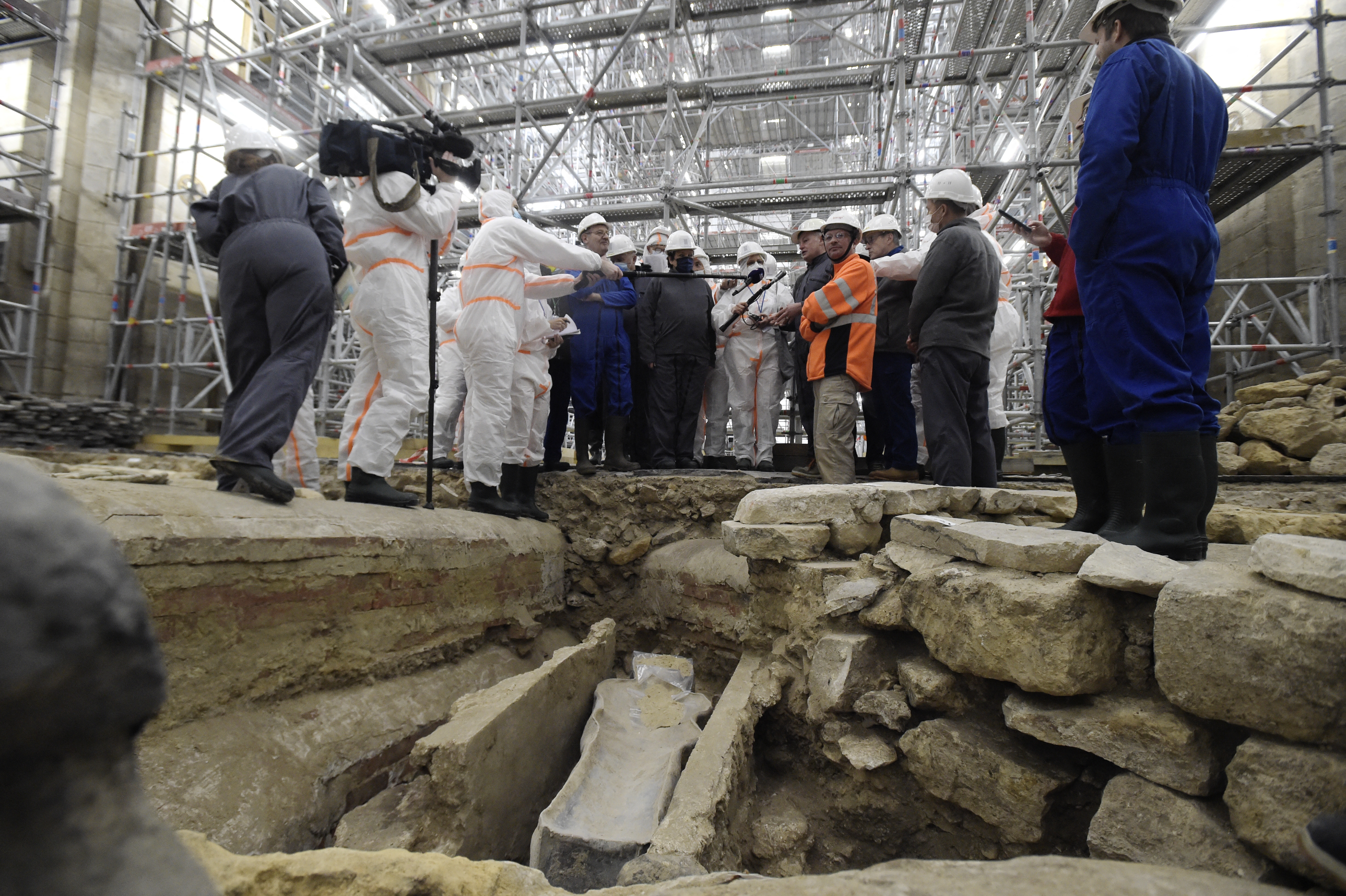 Excavaciones en Notre Dame dejan al descubierto importantes restos arqueológicos