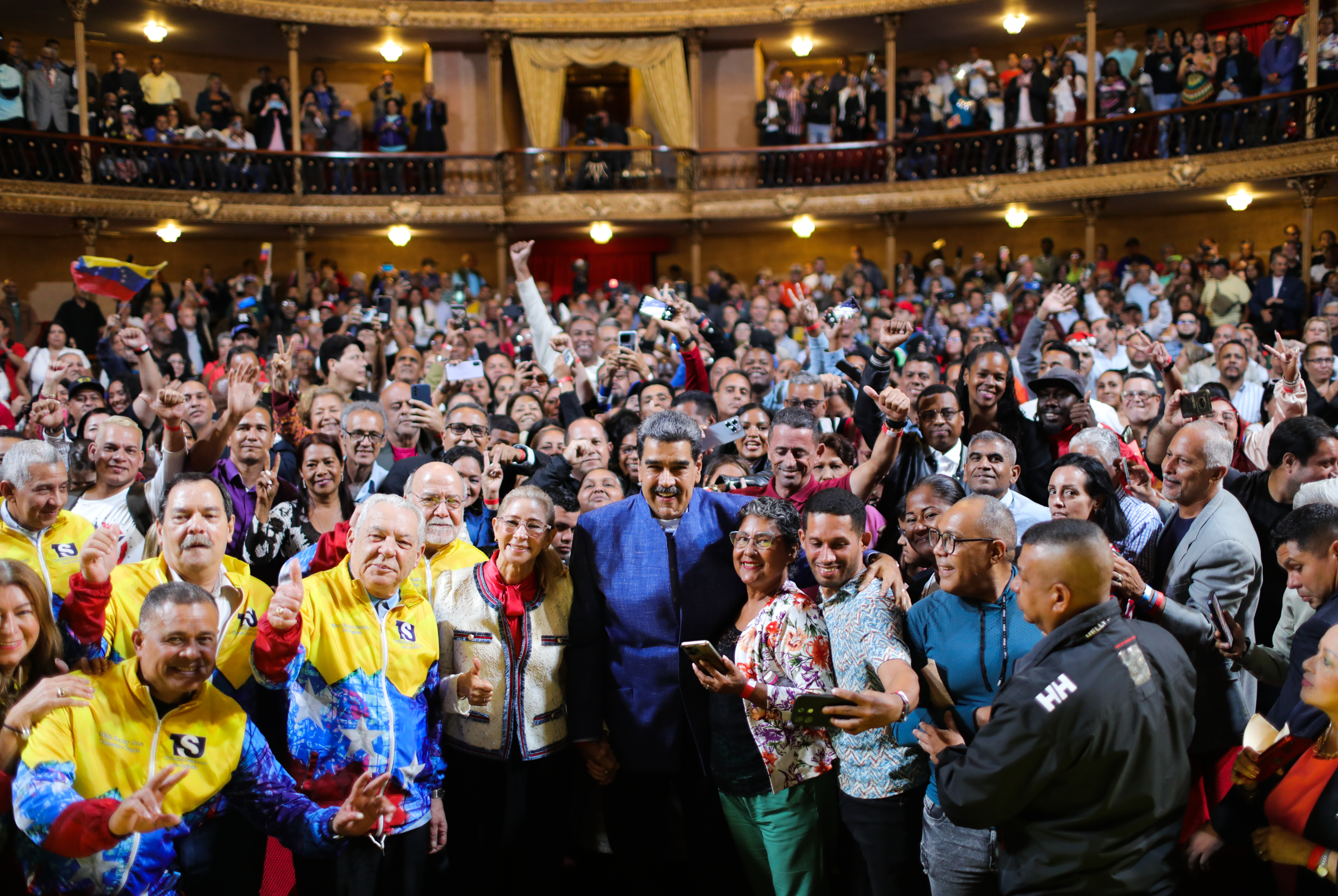 Maduro dice que jurará como presidente el 10 de enero en “paz y tranquilidad”