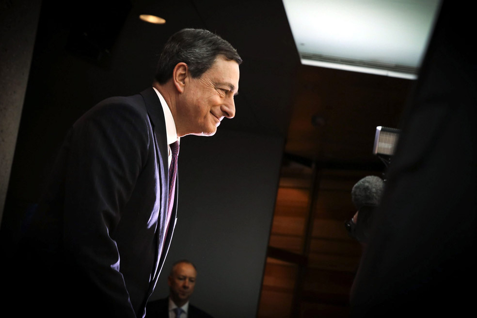 Euro sube, tasas quietas