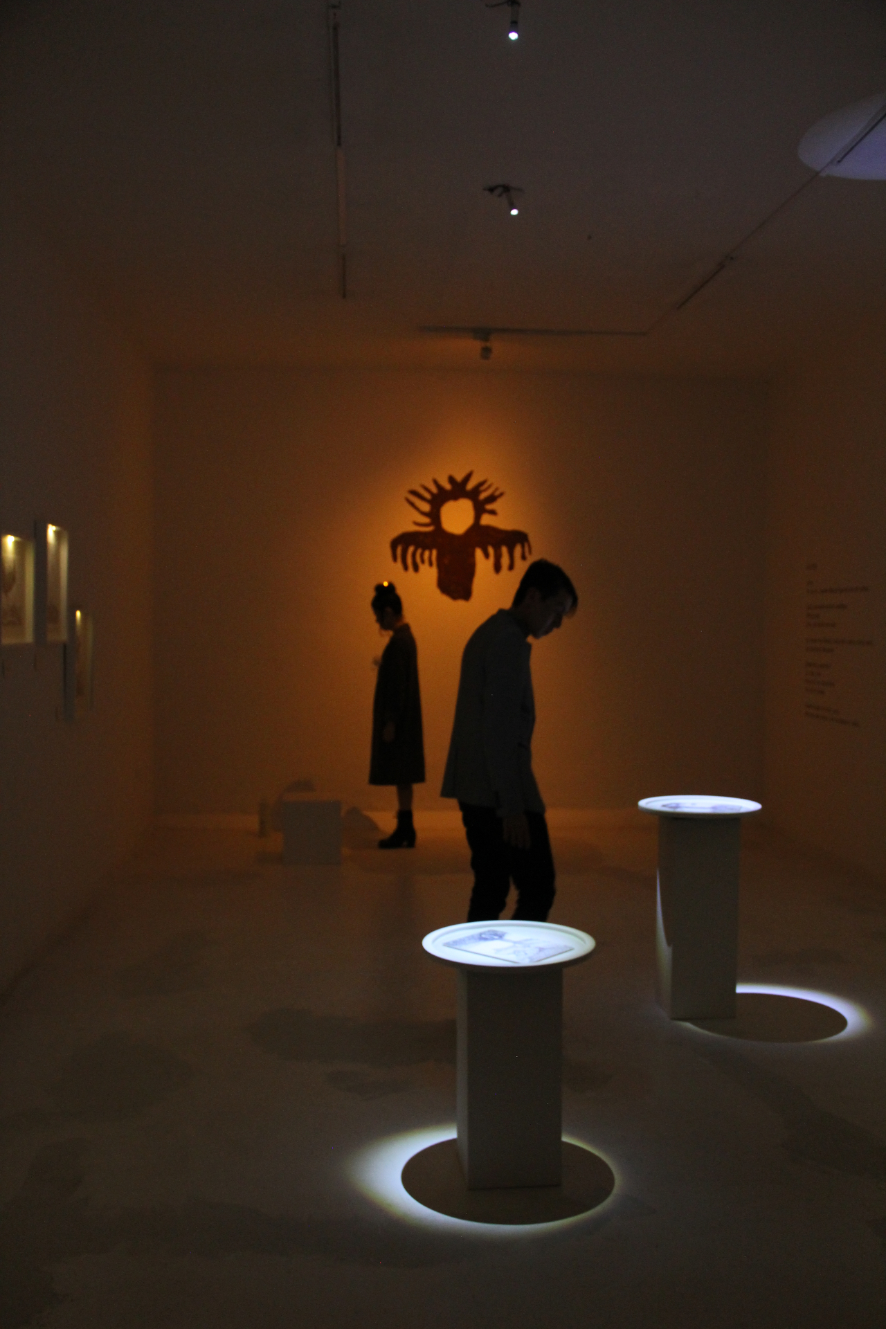 El tercer acto de la exhibición “Los Varones del Sol” llega a la galería Sextante