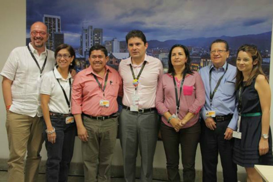De izquierda a derecha: Josué Gastelblando, representante de ONU-Hábitat en El Salvador; Claudia Blanco, representante de Fundasal; Tomás Minero, alcalde del municipio Ciudad Delgado; Luís Felipe Henao Cardona, Ministro de Vivienda de Colombia; María Morales, asesora del Vicepresidente de El Salvador; Ismael Castro, director ejecutivo de Fundasal y Cristina Sangil, representante de ONU-Hábitat en El Salvador