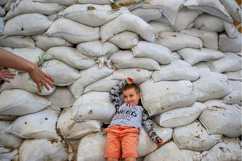 Dayvd, de ocho años, vive en el campo de desplazados de Lviv.  "Quiero ir al colegio y hacer nuevos amigos", dijo a Unicef.