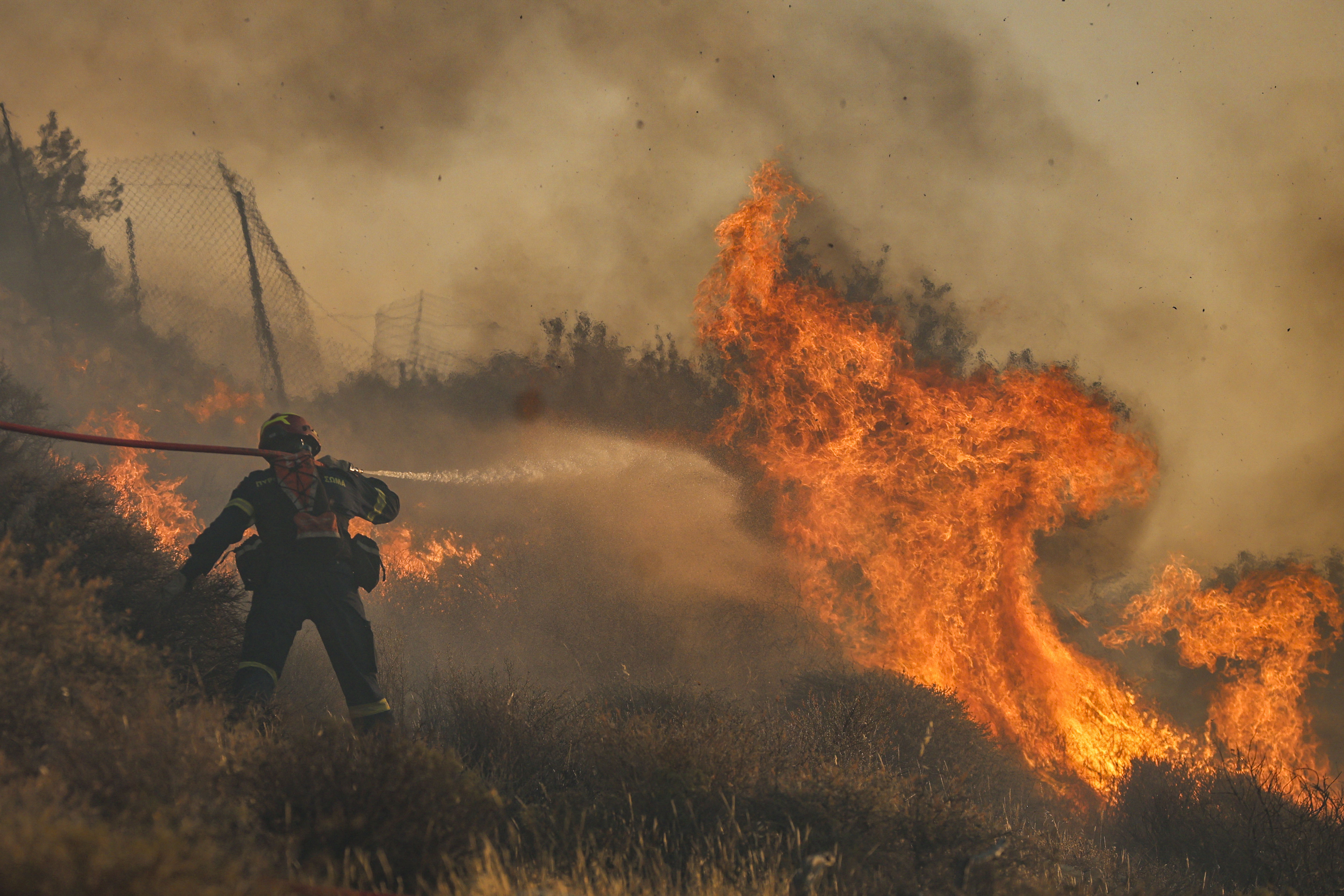 Incendios en Turquía: aeropuertos cerrados y rutas marítimas afectadas