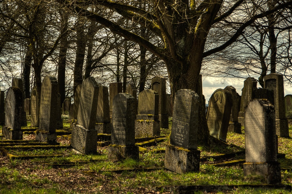 Cementerio de Málaga, Santander cerró por falta de bóvedas