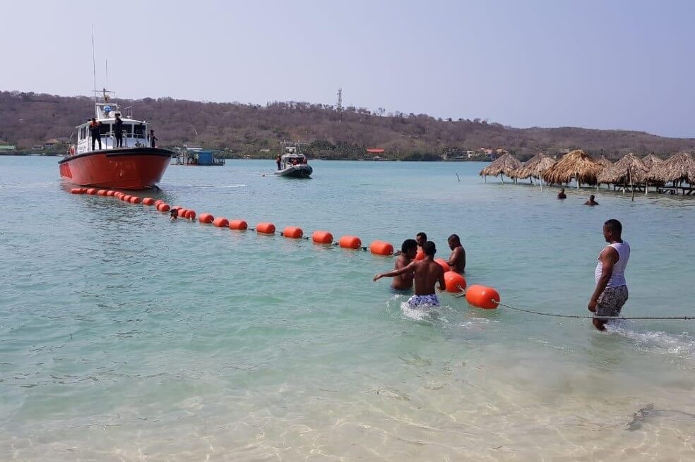 Instalan 80 boyas temporales para señalización de playas en Cholón