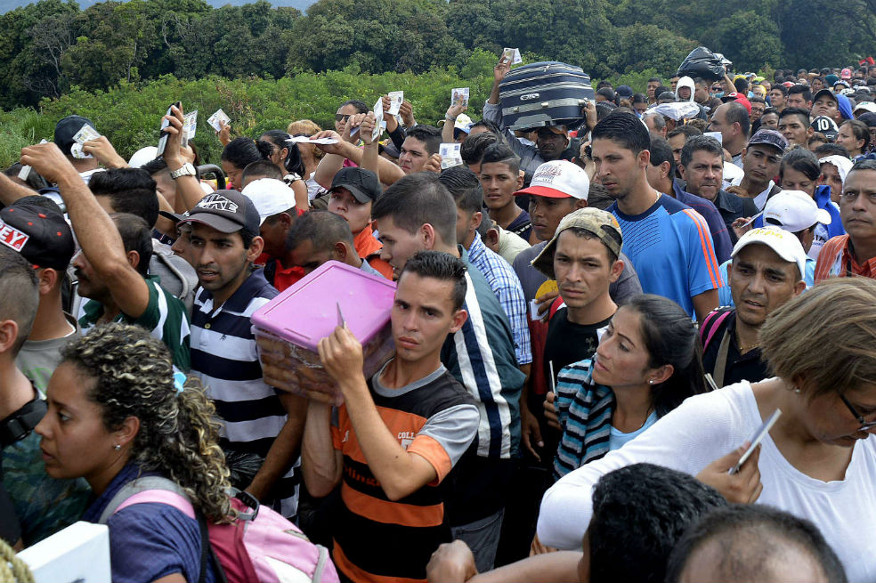 Cascos blancos argentinos llegan a Colombia para atender a migrantes venezolanos