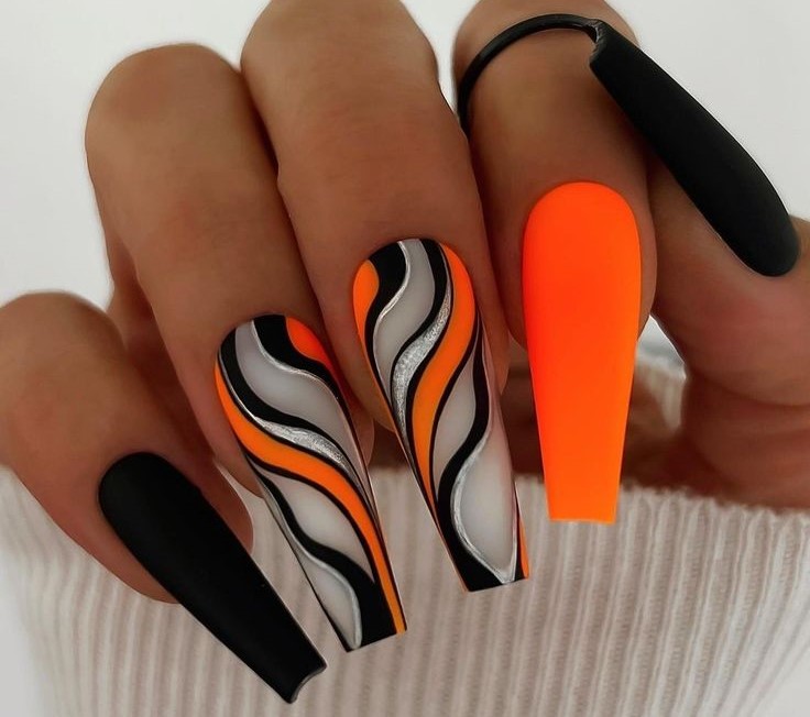 5 colores “extravagantes” que no deberías usar si tienes las uñas largas