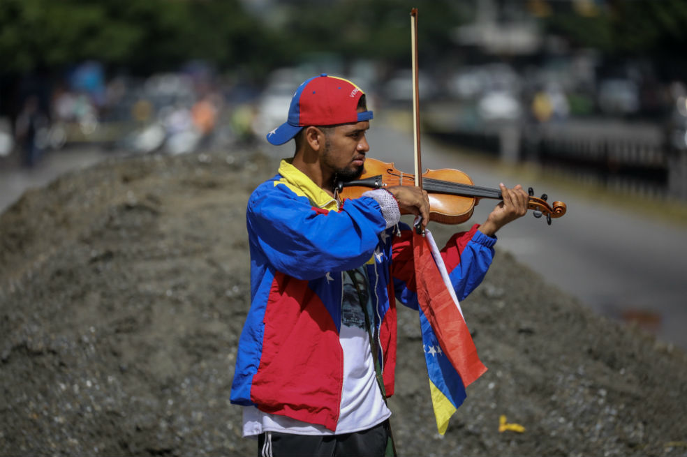 El joven violinista de 23 años años fue arrestado el 27 de julio. El 30 fue imputado por los delitos de "instigación pública y posesión de sustancia incendiaria".
/ EFE.