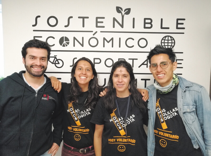 Borrando el impacto de las colillas en las calles de Bogotá